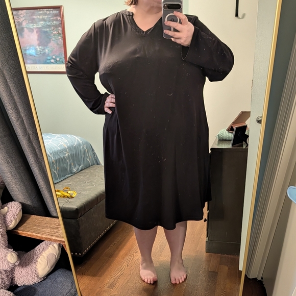 Dresses & Skirts - Black Long Sleeve Dress